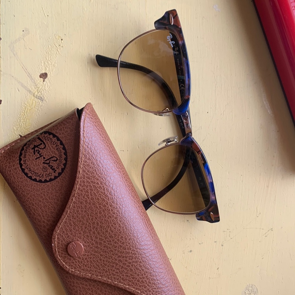 blue and brown tortoise shell Ray Ban Wayfarers. EUC, not a scratch!
